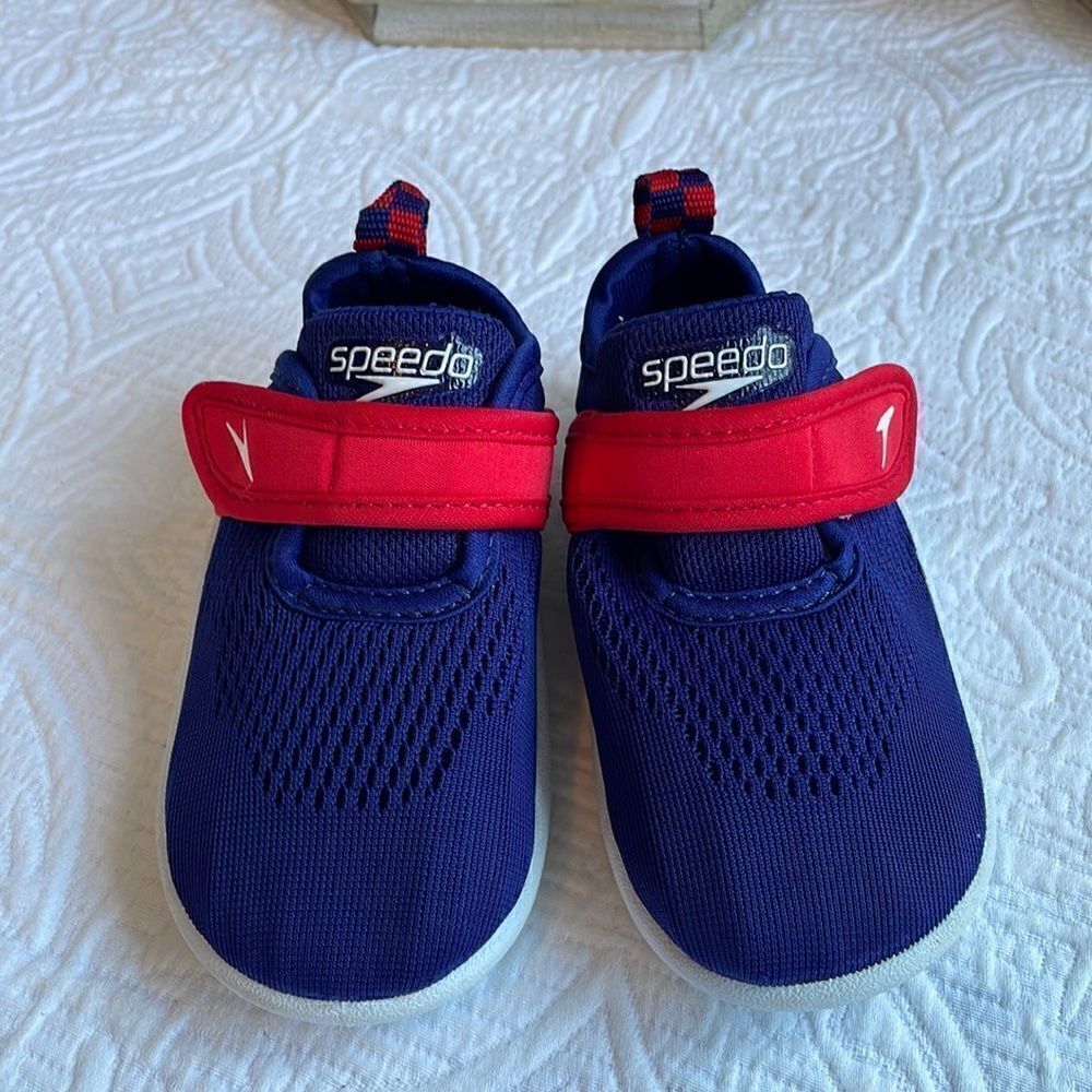 Speedo Water Shoes - S - NWOT